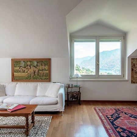 I D'A Charming Penthouse - Lake View- Como- House-130 Mt-2 Double Bedrooms And 2 Double Bathrooms A Spacious Living Room-Full Equipped Kitchen-Private Garden And Terrace-Private Covered Parking Exterior foto