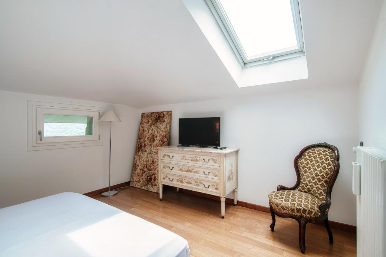 I D'A Charming Penthouse - Lake View- Como- House-130 Mt-2 Double Bedrooms And 2 Double Bathrooms A Spacious Living Room-Full Equipped Kitchen-Private Garden And Terrace-Private Covered Parking Exterior foto