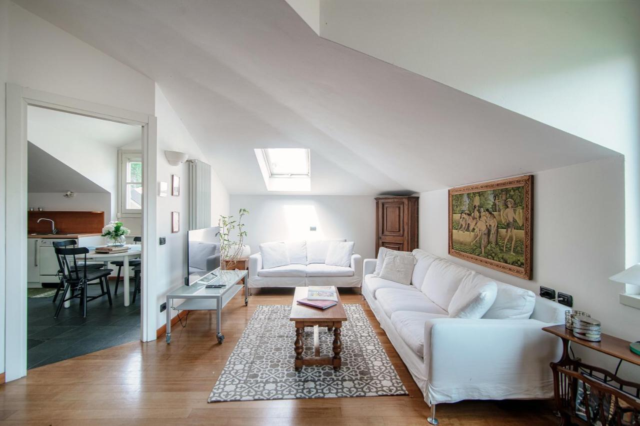 I D'A Charming Penthouse - Lake View- Como- House-130 Mt-2 Double Bedrooms And 2 Double Bathrooms A Spacious Living Room-Full Equipped Kitchen-Private Garden And Terrace-Private Covered Parking Exterior foto