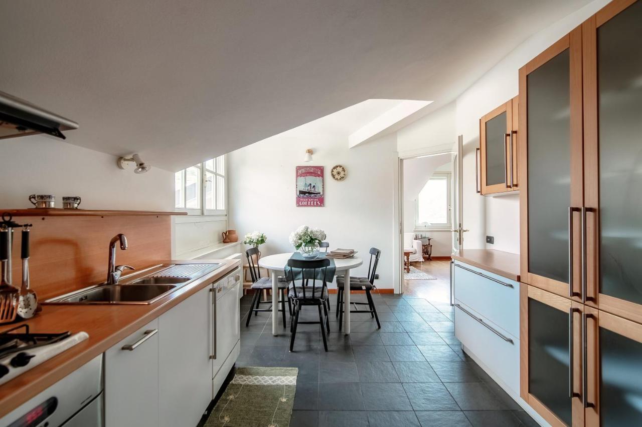I D'A Charming Penthouse - Lake View- Como- House-130 Mt-2 Double Bedrooms And 2 Double Bathrooms A Spacious Living Room-Full Equipped Kitchen-Private Garden And Terrace-Private Covered Parking Exterior foto